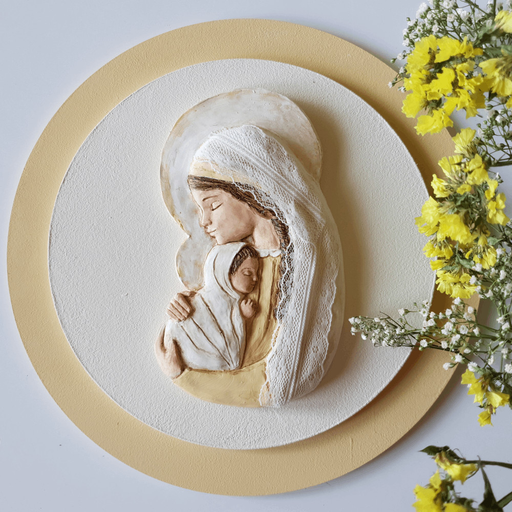 Virgen María Madre amarillo encaje. 25cm.